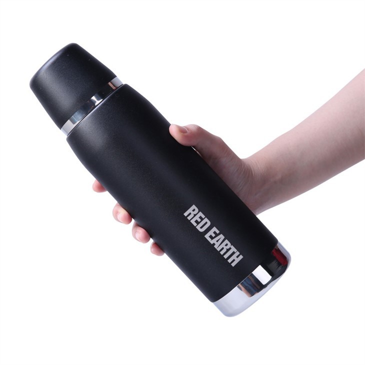 Frasco de garrafa de água isolada a vácuo